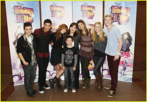 bella-zendaya-shake-it-up-give-05-1-.jpg