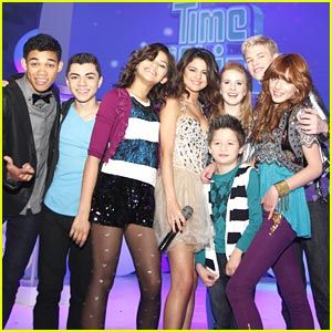 selena-gomez-shake-performance.jpg