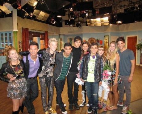 shake-it-up-set-pictures.jpg
